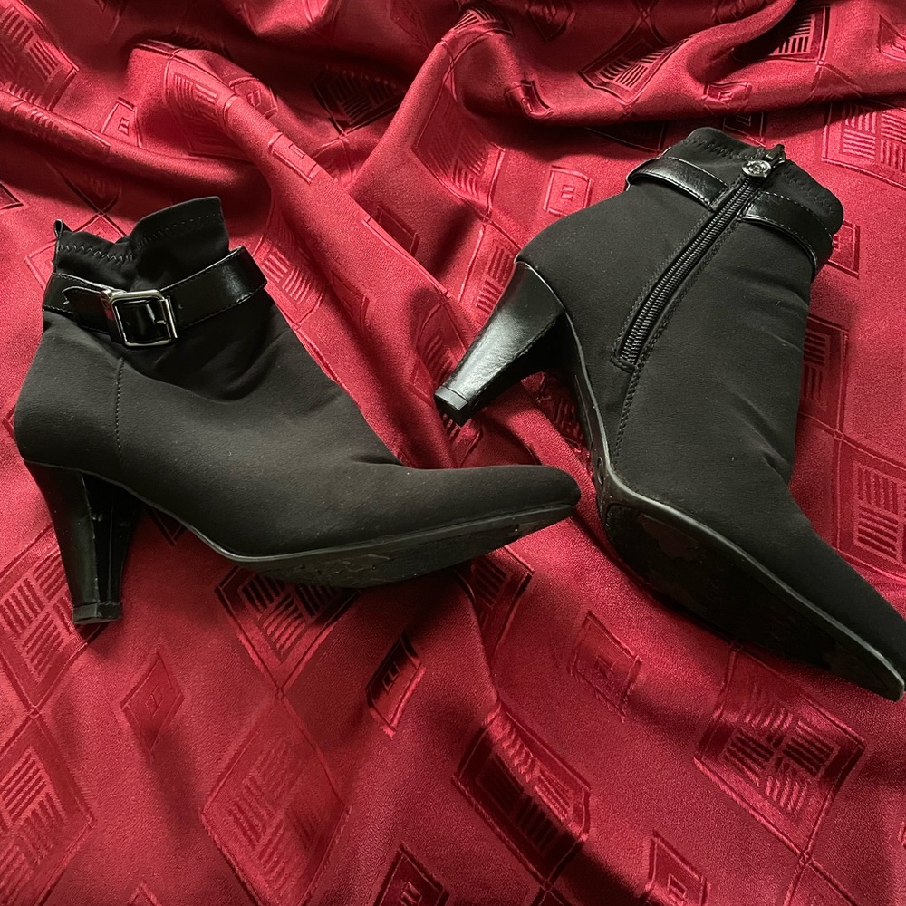 Etienne Aigner Elegant Black Ankle Boots size 7